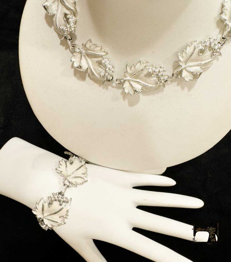 Necklace and bracelet set